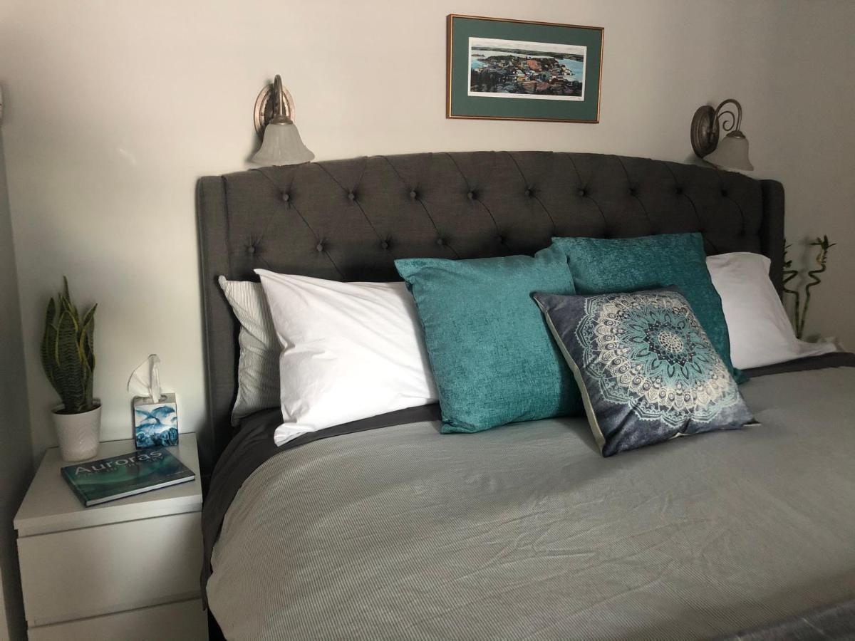 Great Slave Lakeside Bed & Breakfast Yellowknife Exterior photo